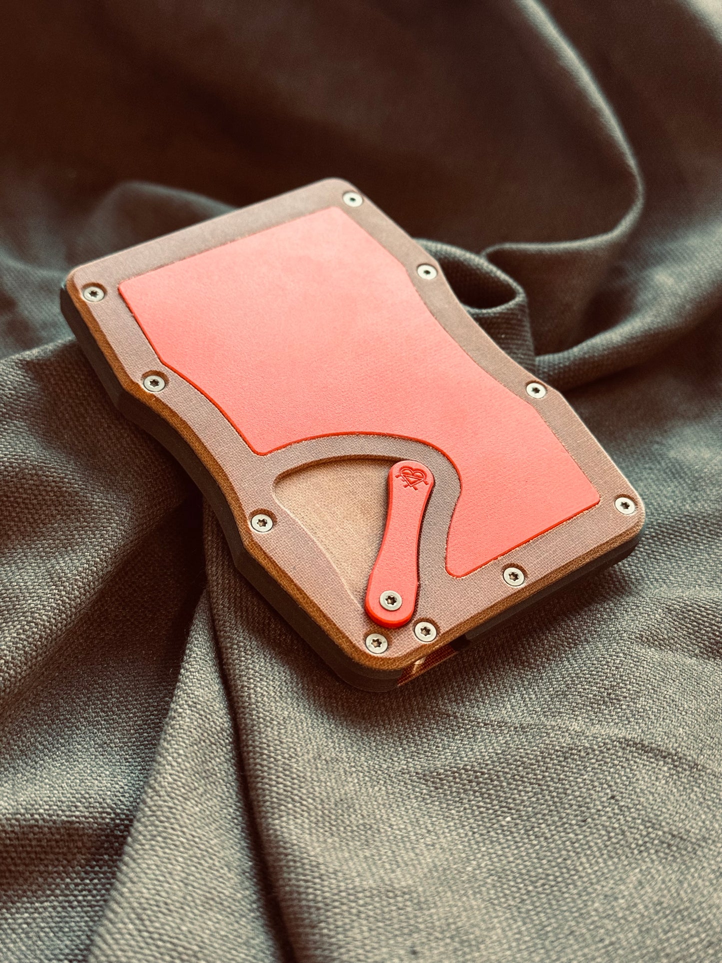 Sofort verfügbar: The Cardium Cardholder natural micarta