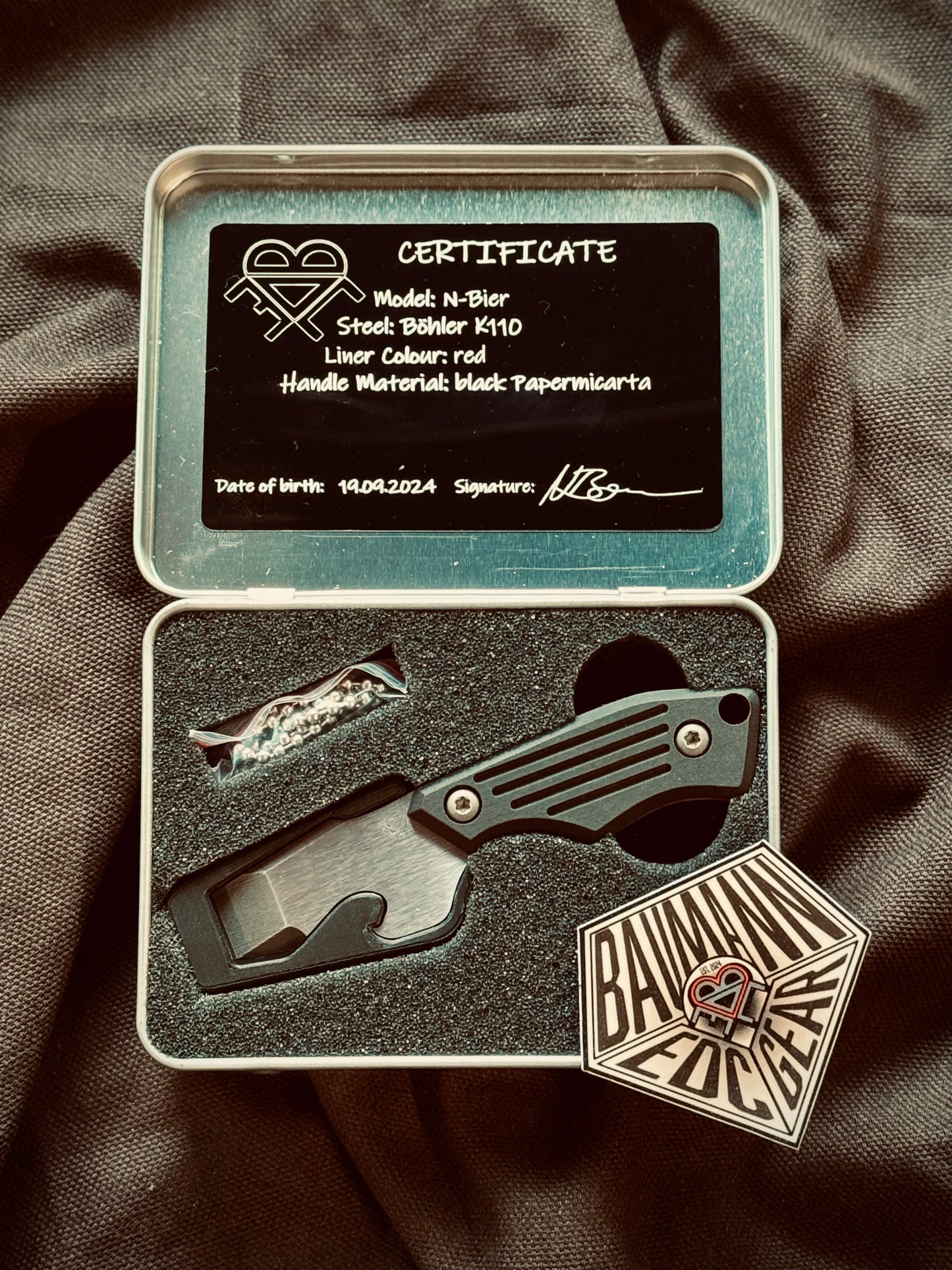 N-Bier schwarzes Papiermicarta rote Liner