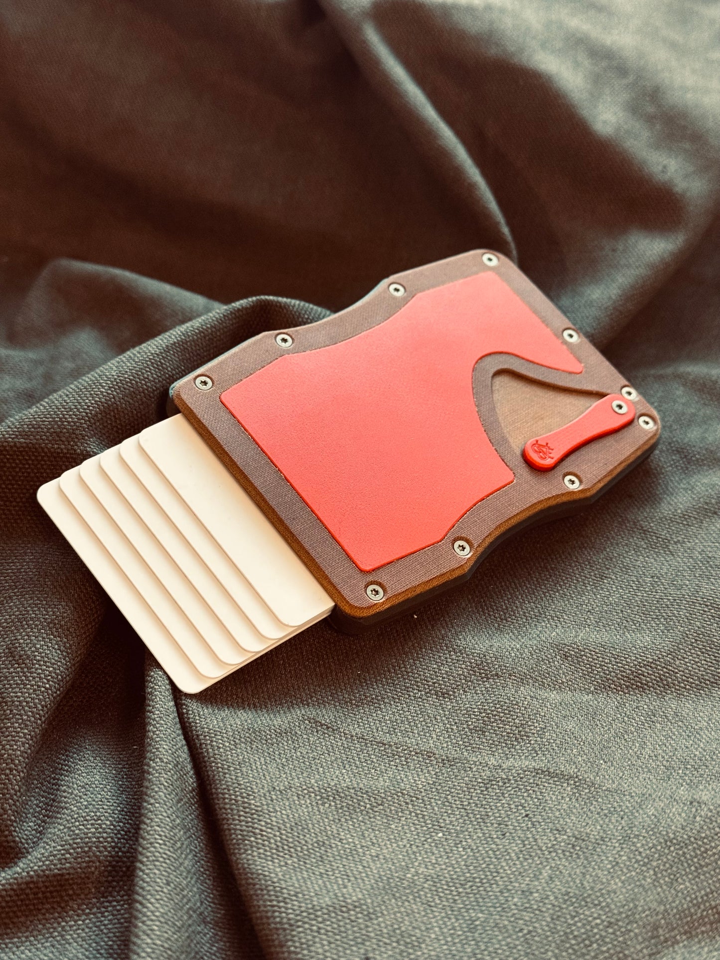 Sofort verfügbar: The Cardium Cardholder natural micarta