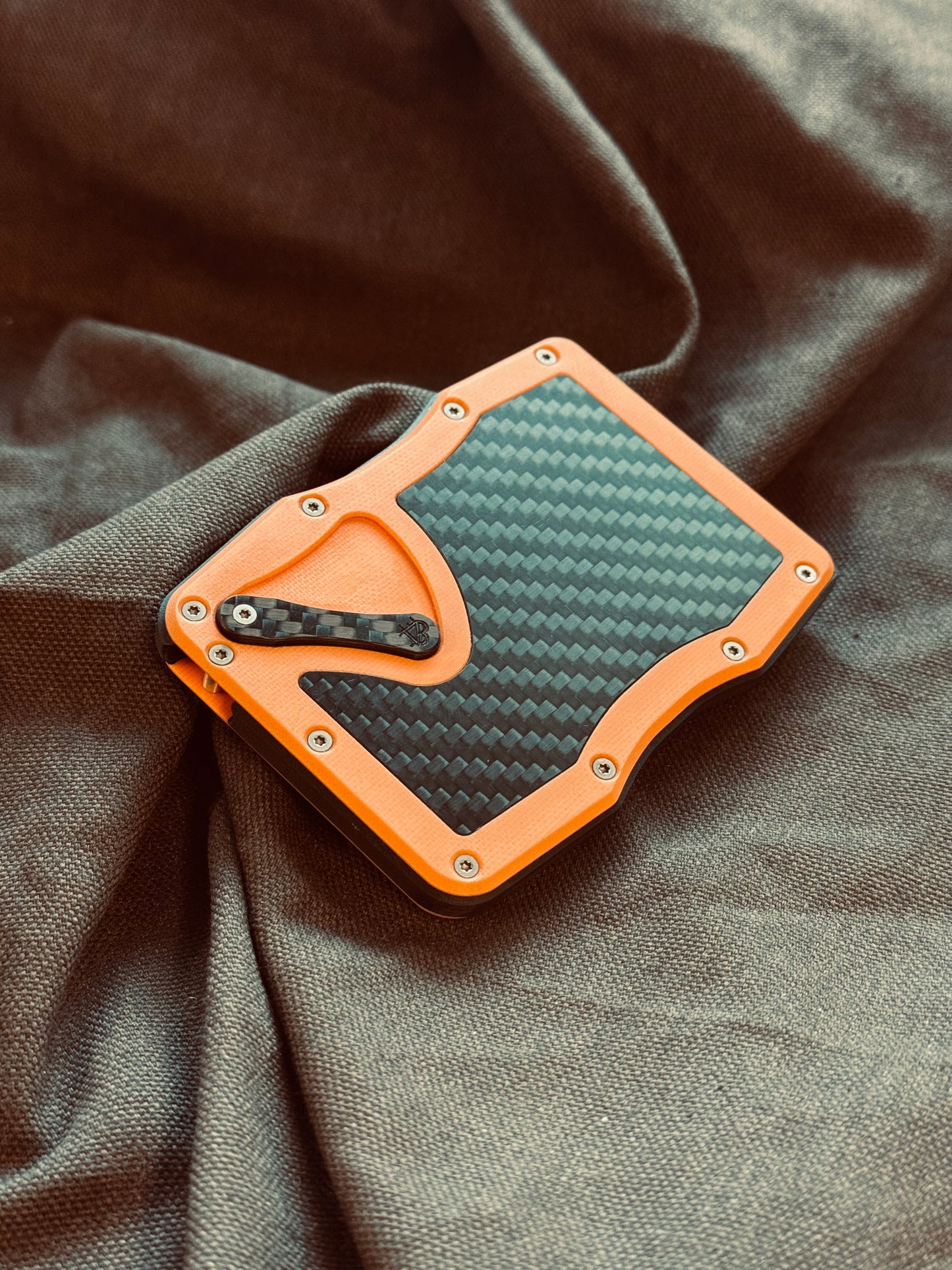 Sofort verfügbar: The Cardium Cardholder orangenes G10