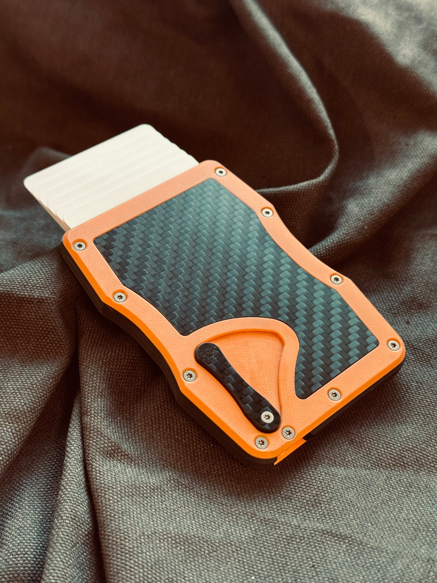 Sofort verfügbar: The Cardium Cardholder orangenes G10