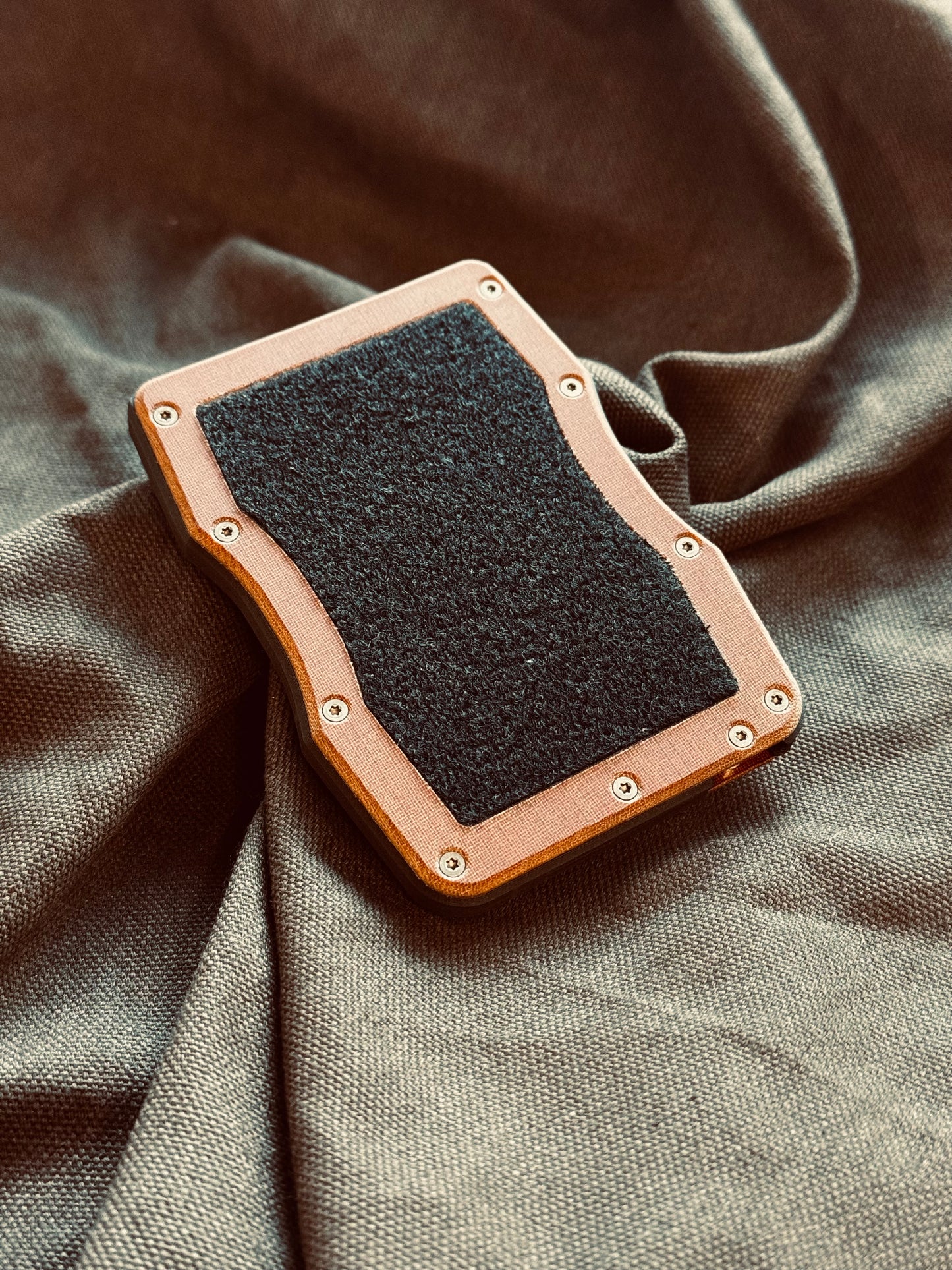 Sofort verfügbar: The Cardium Cardholder natural micarta