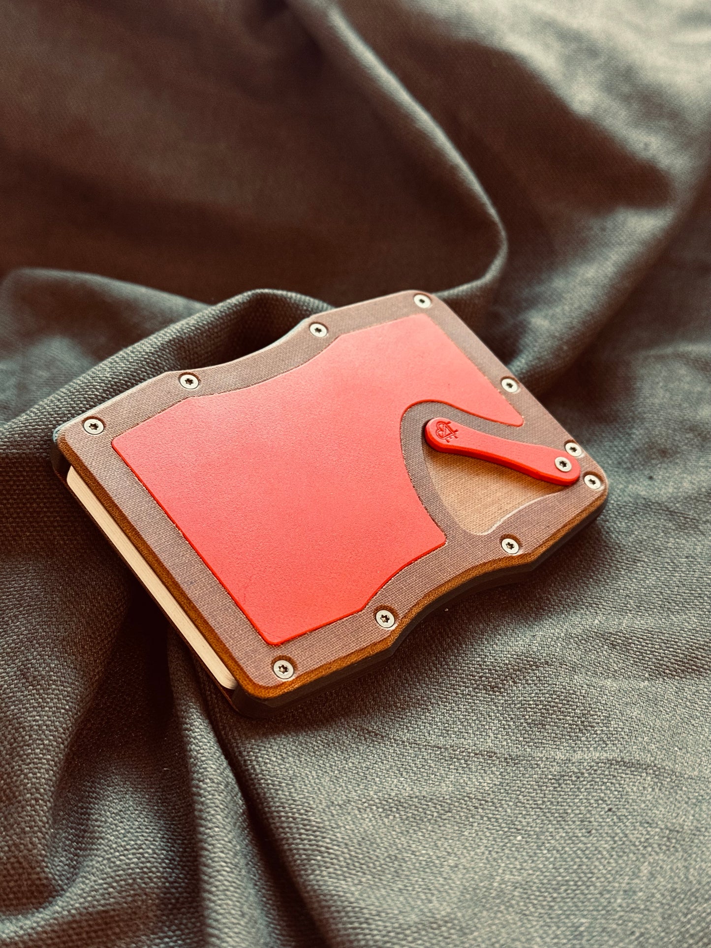 Sofort verfügbar: The Cardium Cardholder natural micarta