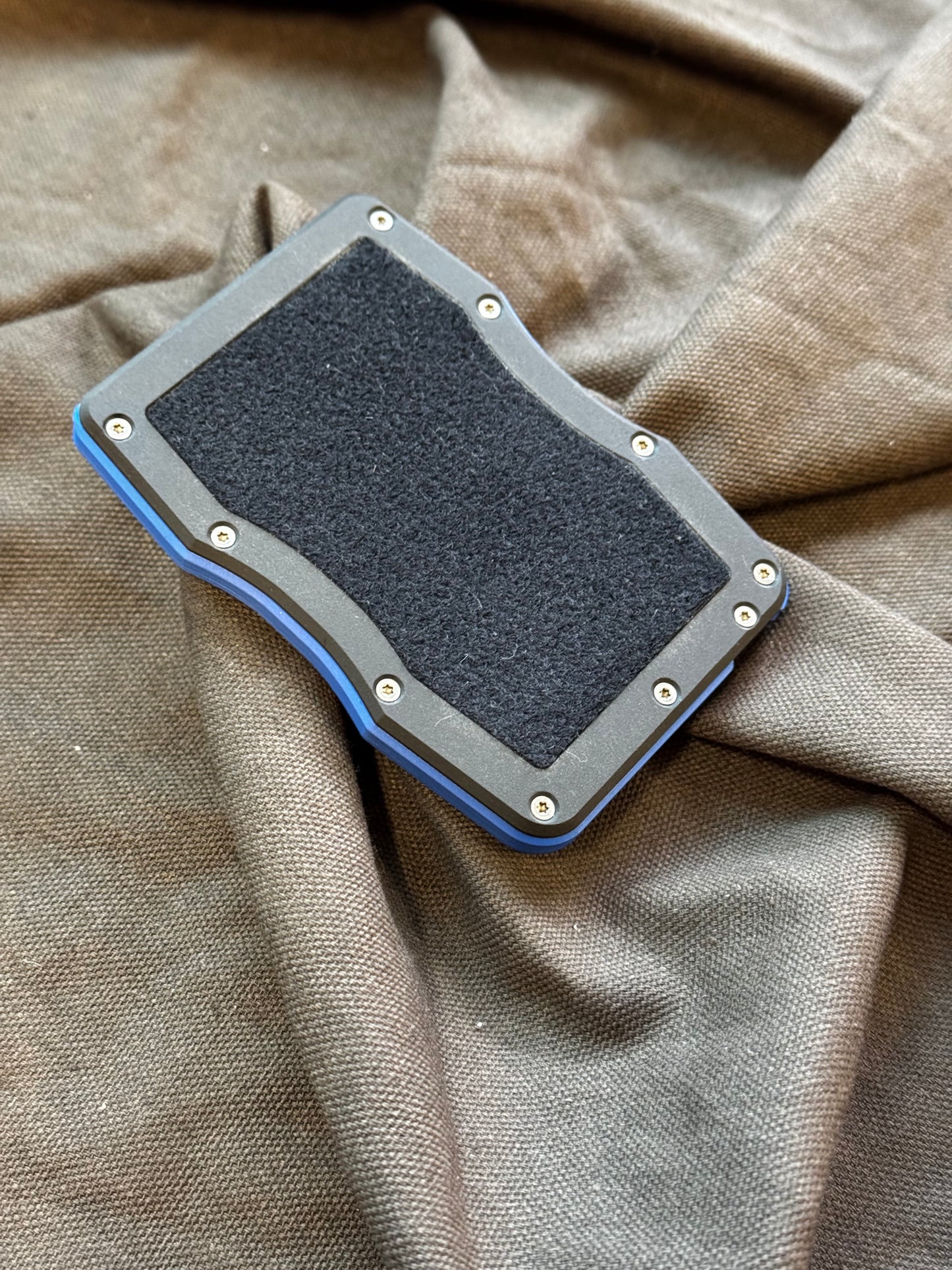 Sofort verfügbar: The Cardium Cardholder schwarzes Papiermicarta