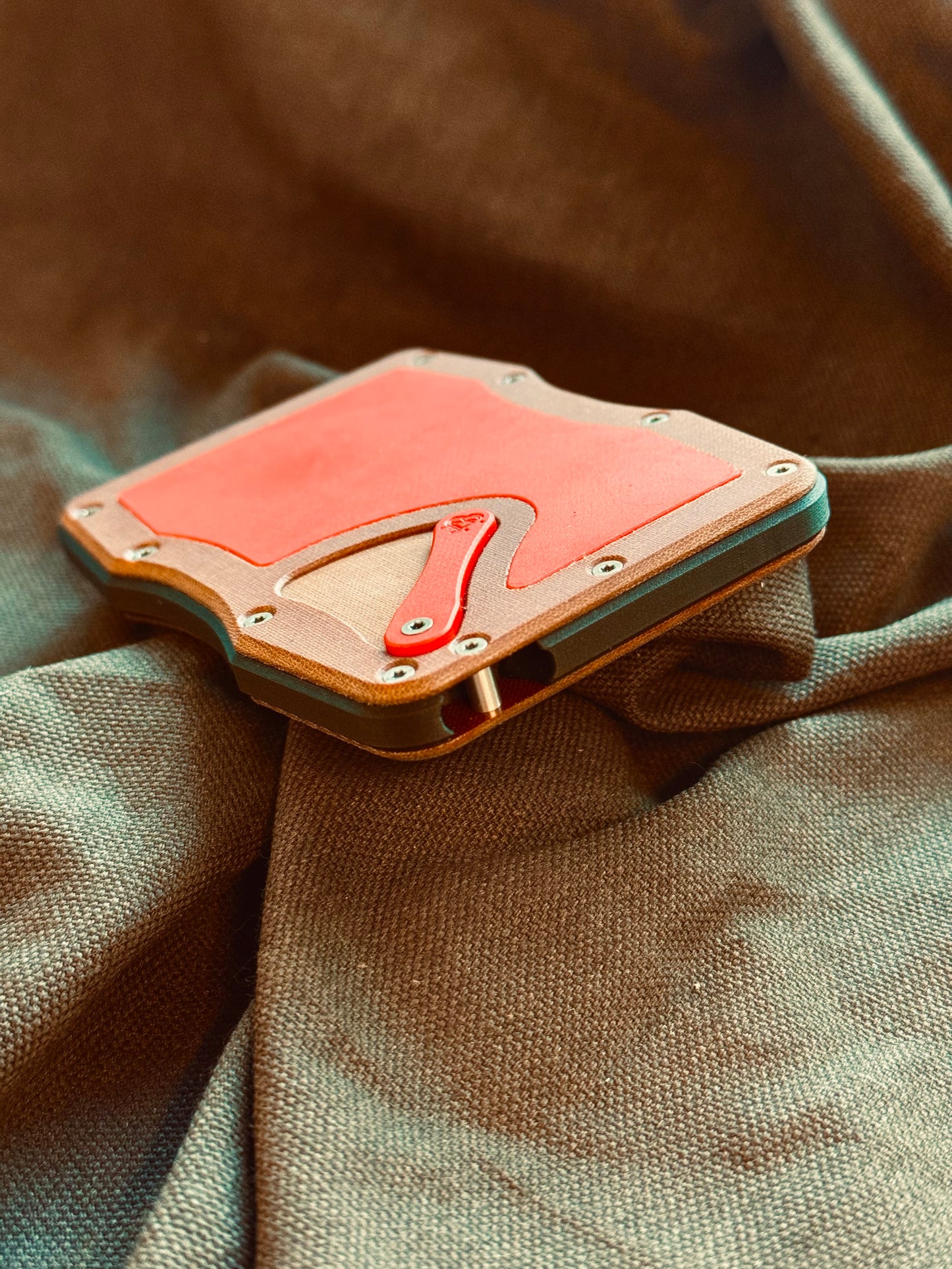 Sofort verfügbar: The Cardium Cardholder natural micarta